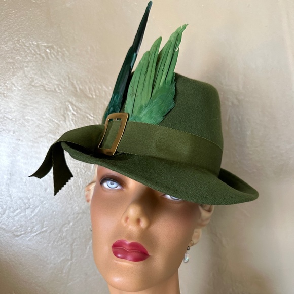 FUN-TASTIC VINTAGE OLIVE FUR FELT FEDORA WITH GROSGRAIN BAND + 2 FEATHER \